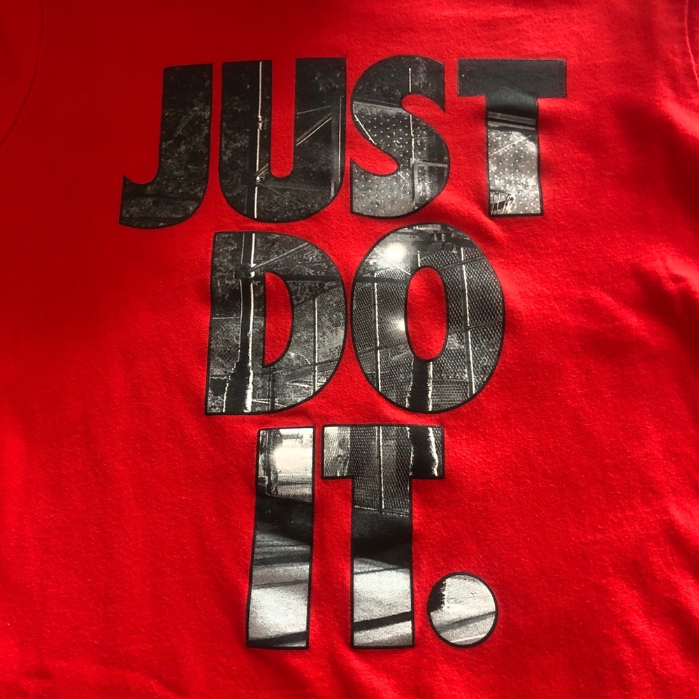 The Nike Tee - Just Do It - athletic cut - Youth L